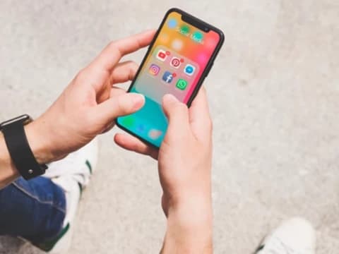 Khutbah Jumat: 5 Pedoman Berperilaku di Media Sosial