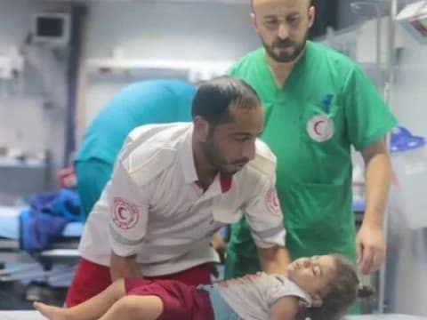 Israel Dekati RS Al-Shifa, Direktur: Staf Medis akan Temani Pasien sampai ‘Saat Terakhir’