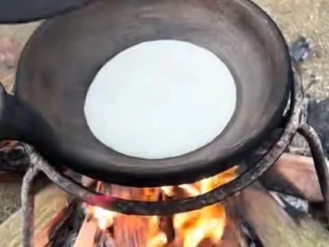 Rajab Bulan Berbagi, Nahdliyin Muda Menggerakkan Teut 1000 Apam Pidie untuk Korban Banjir Bandang