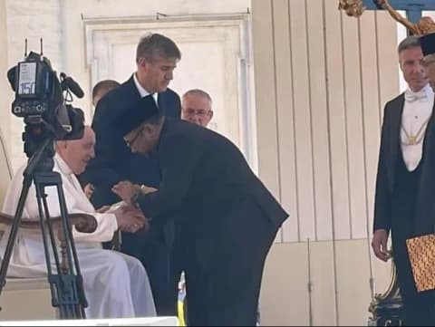 Bertemu di Vatikan, Menag Undang Paus Fransiskus Kunjungi Indonesia 