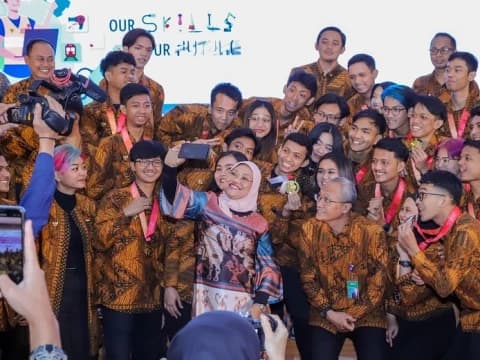 Menaker Serahkan Penghargaan Kepada Peraih Medali WSA 2023