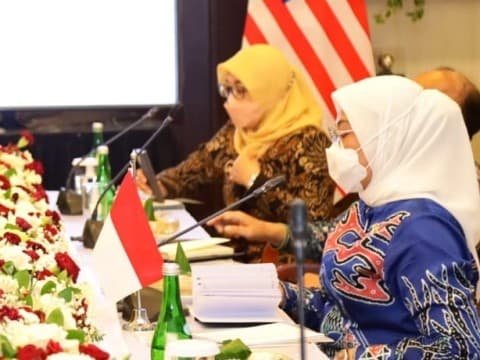 Menaker Ida Terima Kunjungan Kehormatan Mendagri Malaysia