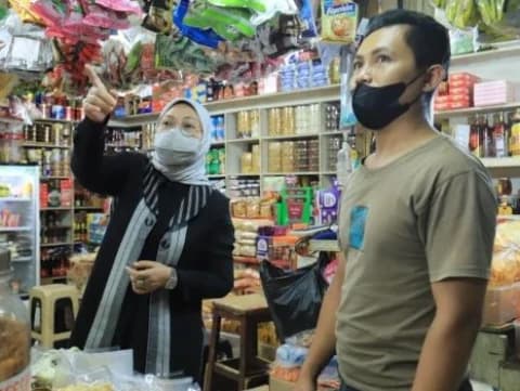 Menaker Ngabuburit di Pasar Tradisional 