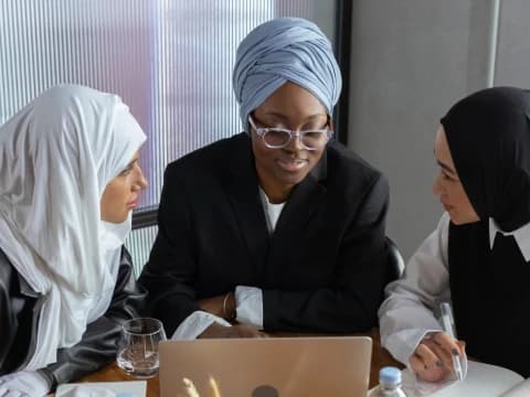 Khutbah Jumat: Manusia sebagai Makhluk Sosial, dan Perintah untuk Saling Mengenal