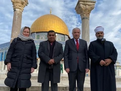 Kunjungi Palestina, Menteri Muslim Inggris Shalat di Masjid Al-Aqsa