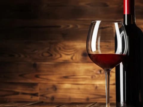 Hukum Mengonsumsi Minuman Ginseng yang Direndam Arak