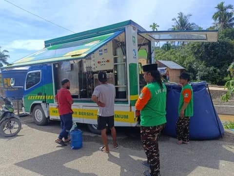 LPBINU Hadirkan Mobil Sanitasi Air Bersih untuk Warga Terdampak Banjir di Padang