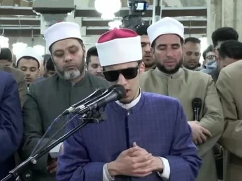 Pelajar Tunanetra Jadi Imam Tarawih di Al-Azhar Mesir dengan Bacaan Qiraat Asyr