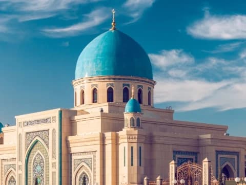 Khutbah Jumat: Keutamaan Memelihara Shalat dan Memakmurkan Masjid