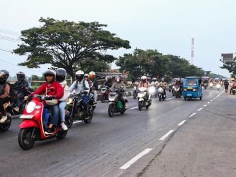 Cerita Pemudik di Jalur Pantura: Melepas Lelah di SPBU, Rindu Berkumpul saat Lebaran