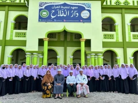 Kisah Nyai Mufarihah dan Kiai Mastur Dirikan Pondok Pesantren Tahfiz di Malaysia