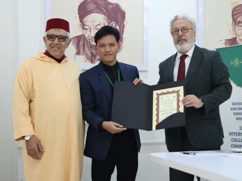 Sering Diajak Ayah Melihat Kaligrafi Masjid, Kini Juara 3 Dunia