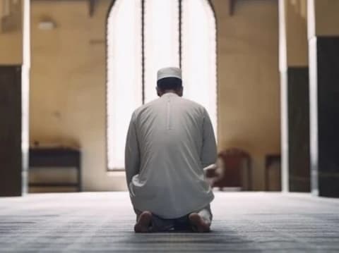Khutbah Jumat: Fikih Pergantian Tahun dan Pedoman Muhasabah