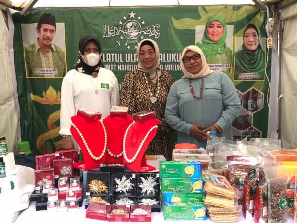 Muslimat NU Maluku Takjub Dengan Pelayanan Panitia di Arena Bazar Muktamar