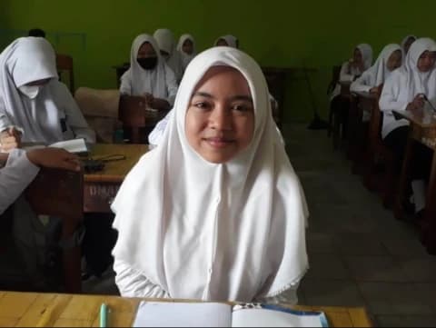 Remaja ini Miliki Nama Panjang Sampai 7 Kata, Bagaimana Aturannya? 