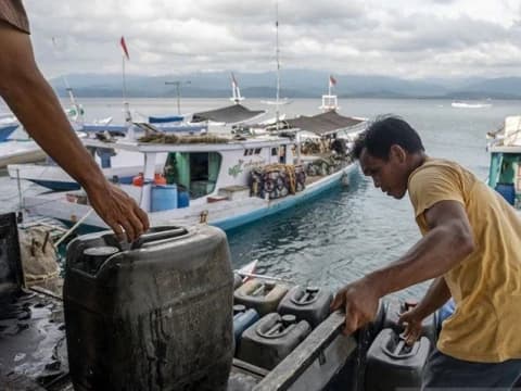 Jeritan Nelayan dan Ojol jika Harga BBM Naik: Operasional Bengkak, Pendapatan Berkurang