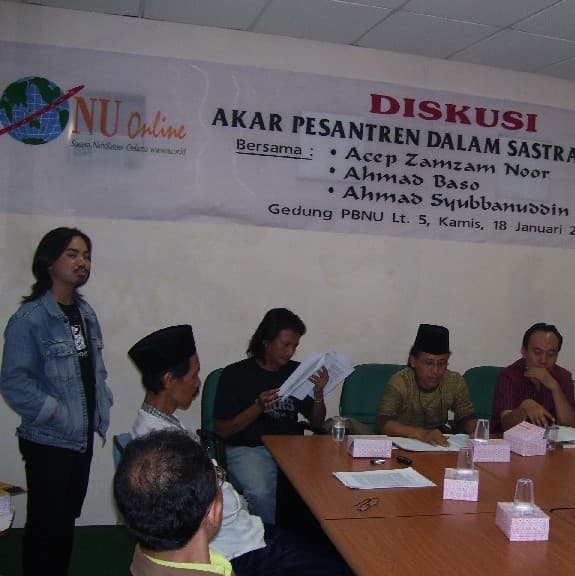 Sastra Sunda, Sastra Pesantren yang Menjadi Alat Kolonial?