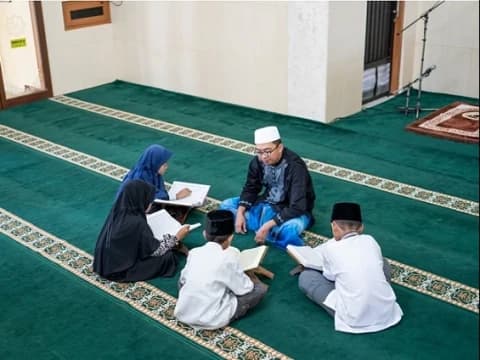 Khutbah Jumat: Hormati Guru dengan Memenuhi Hak-haknya