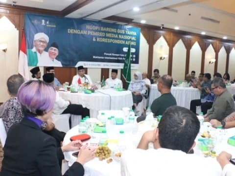 Gus Yahya Ngopi Bareng dengan Pemred Media Nasional dan Koresponden Asing untuk 1 Abad NU
