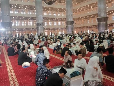 Menjelang Nikah Massal, Ratusan Calon Pengantin Padati Masjid Istiqlal