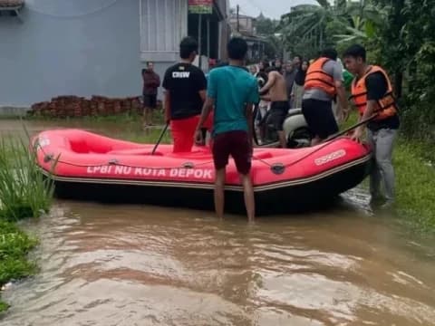 Khutbah Jumat: Menolong Sesama di Tengah Bencana