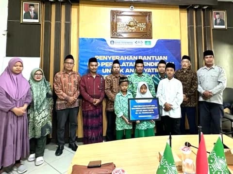 NU Care-LAZISNU Berikan 500 Paket Bantuan Pendidikan untuk Anak Yatim se-DIY