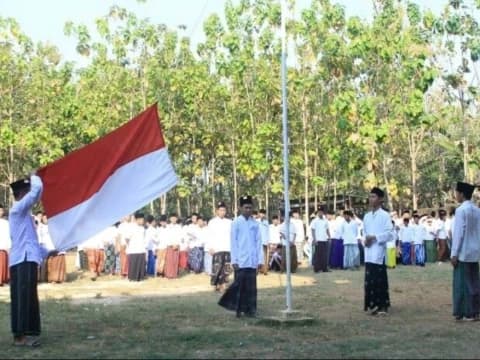 Khutbah Jumat: Teladani Para Pahlawan, Isi Kemerdekaan