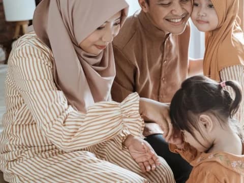 Khutbah Jumat: Keistimewaan Berbakti Kepada Kedua Orang Tua