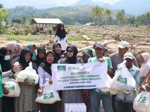 NU Peduli Salurkan Bantuan untuk Warga Terdampak Banjir Bandang di Banda Tangah Solok