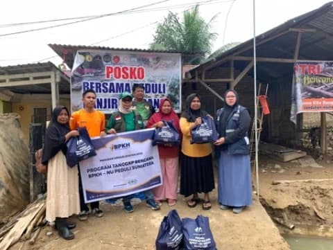 BPKH Salurkan Bantuan melalui NU Peduli untuk Warga dan Pesantren Terdampak Banjir di Padang