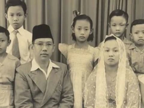 Nyai Solichah, Perempuan Hebat di Balik Perjuangan KH Wahid Hasyim