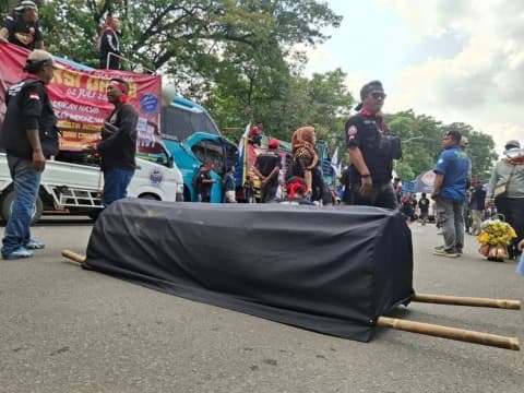 Massa Aksi Tuntut Revisi UU Lalu Lintas dan Sediakan Payung Hukum bagi Sopir