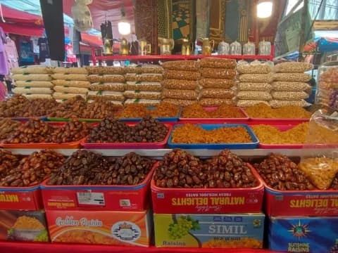 Ragam Oleh-Oleh Haji dan Umrah di Pasar Tanah Abang