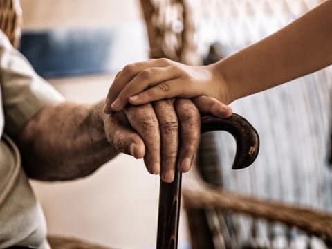 Kewajiban bagi Lansia yang Tak Mampu Berpuasa dan Membayar Fidyah