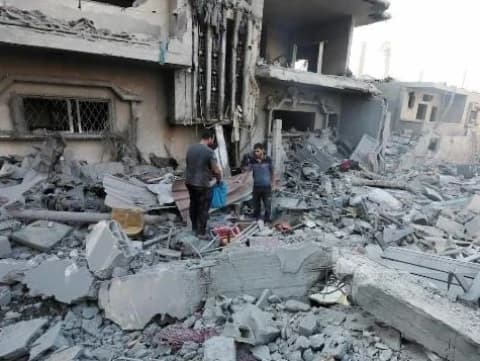 Di Tengah Krisis Kelaparan, Serangan Israel Sasar Warga Gaza yang Sedang Antre Bantuan