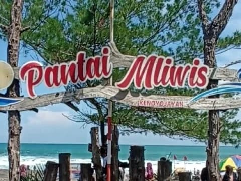 Pantai Mliwis Ambal, Tujuan Wisata di Kebumen kala Libur Lebaran