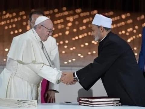 Pemimpin Muslim Dunia Kenang Dedikasi Paus Fransiskus untuk Kemanusiaan dan Persaudaraan