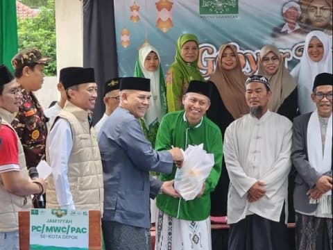 Total 50 Juta Rupiah, LAZISNU Kota Depok Salurkan THR untuk Guru Ngaji