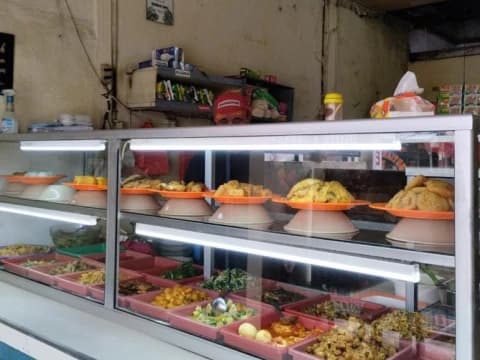 Telur dan Bahan Pokok Terus Naik, Pedagang Warteg Harap Pemerintah Turunkan Harga