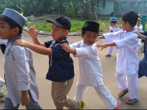 Cara Efektif Mendidik Anak menurut Imam Al-Ghazali