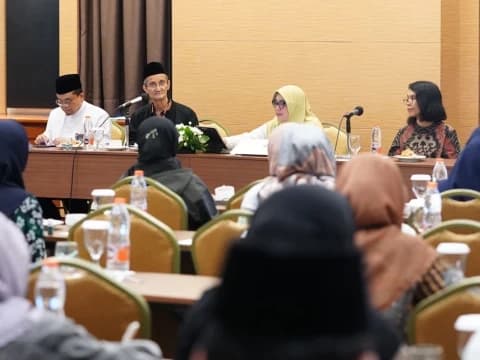 Urgensi Pendidikan Anak di Lingkungan Keluarga, Sekolah, dan Pesantren