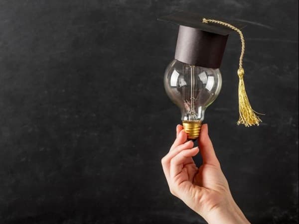 Khutbah Jumat: Hari Guru Nasional, Mari Jadi Guru Teladan!