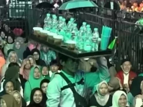 GP Ansor Jatim Ingin Berangkatkan Umrah Bapak Penjual Es Teh yang Viral dalam Pengajian Gus Miftah