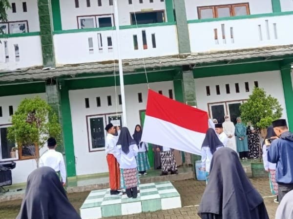Pengasuh Pesantren Cipulus Ungkap Tiga Kontribusi Santri bagi Indonesia