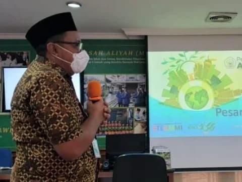Sumur Resapan dan Pohon Anggur Wujudkan Al-Hamidiyah Depok sebagai Pesantren Hijau