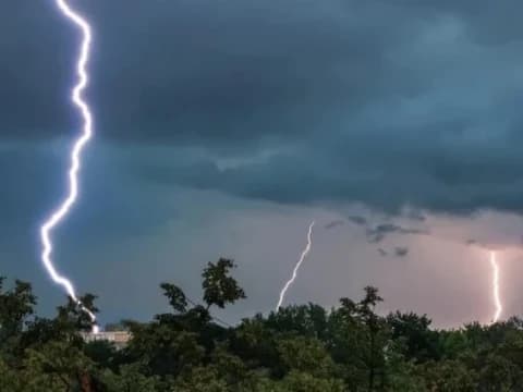 Waspada! Cuaca Ekstrem Potensi Terjadi di Beberapa Daerah hingga 21 April 2024