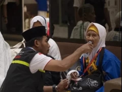 Petugas Haji Diingatkan Melayani Jamaah Lebih Utama daripada Ibadah Pribadi