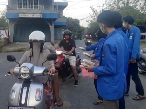 PMII Nunukan Bagikan 1001 Takjil