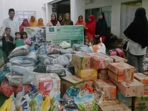 LPBINU Padang: Warga Mulai Kembali ke Rumah tapi Lumpur Tebal Masih Menghambat