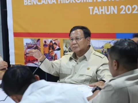 Prabowo Minta Bupati Aceh Selatan Dipecat Usai Pergi Umrah saat Warga Dilanda Banjir